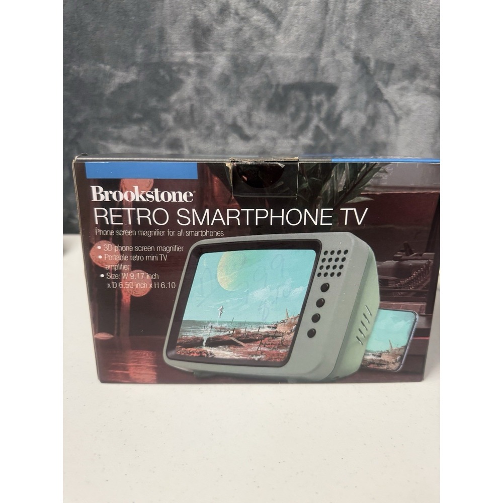 Phone Magnifier - Brookstone Retro Smartphone TV - Seafoam Green - New In Box